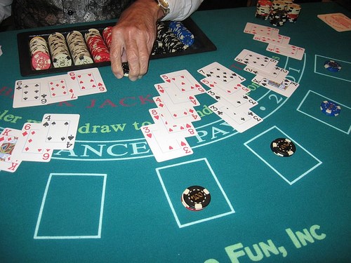 blackjack dealer with hand showdown