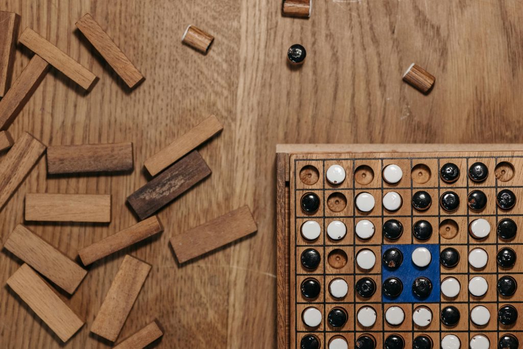 Wooden reversi board